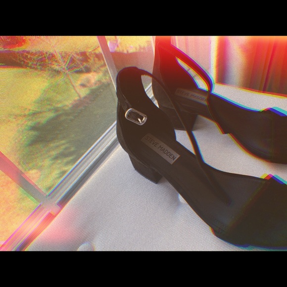 Heels - Picture 4 of 4